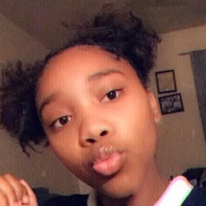 Meet your Posher, Nadia